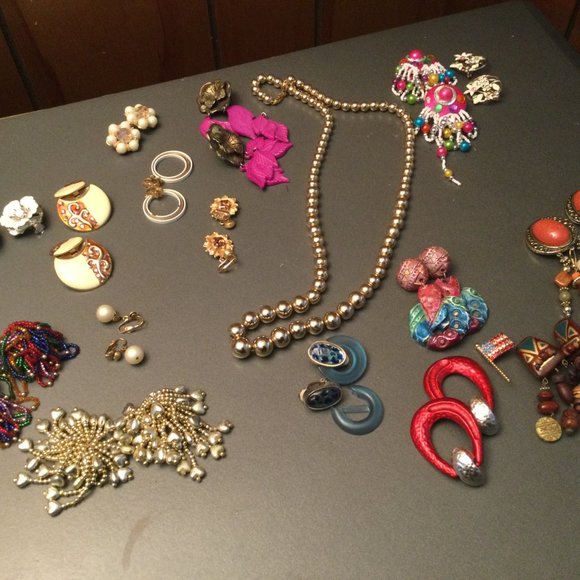 Mini Wood Box FULL of vintage earrings ONE BOX 5”x3”x2.5” - Picture 5 of 8